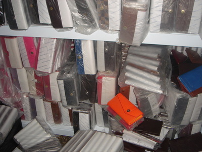 【低價(jià)批發(fā) 處理庫(kù)存錢(qián)包 爆款產(chǎn)品 火爆熱賣(mài)男士錢(qián)包 廠家直銷(xiāo)】?jī)r(jià)格,廠家,圖片,錢(qián)包,義烏市祝偉電子商務(wù)商行-